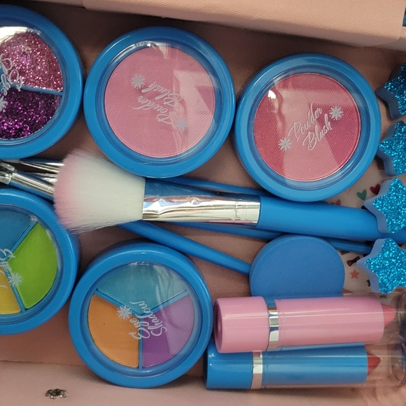 COPY - Kids makeup kit - Picture 3 of 11